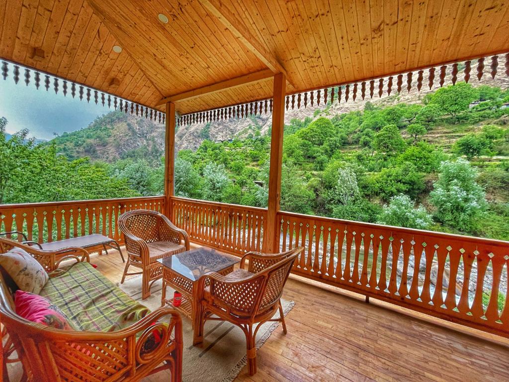 tirthan valley retreat by The bliss from within